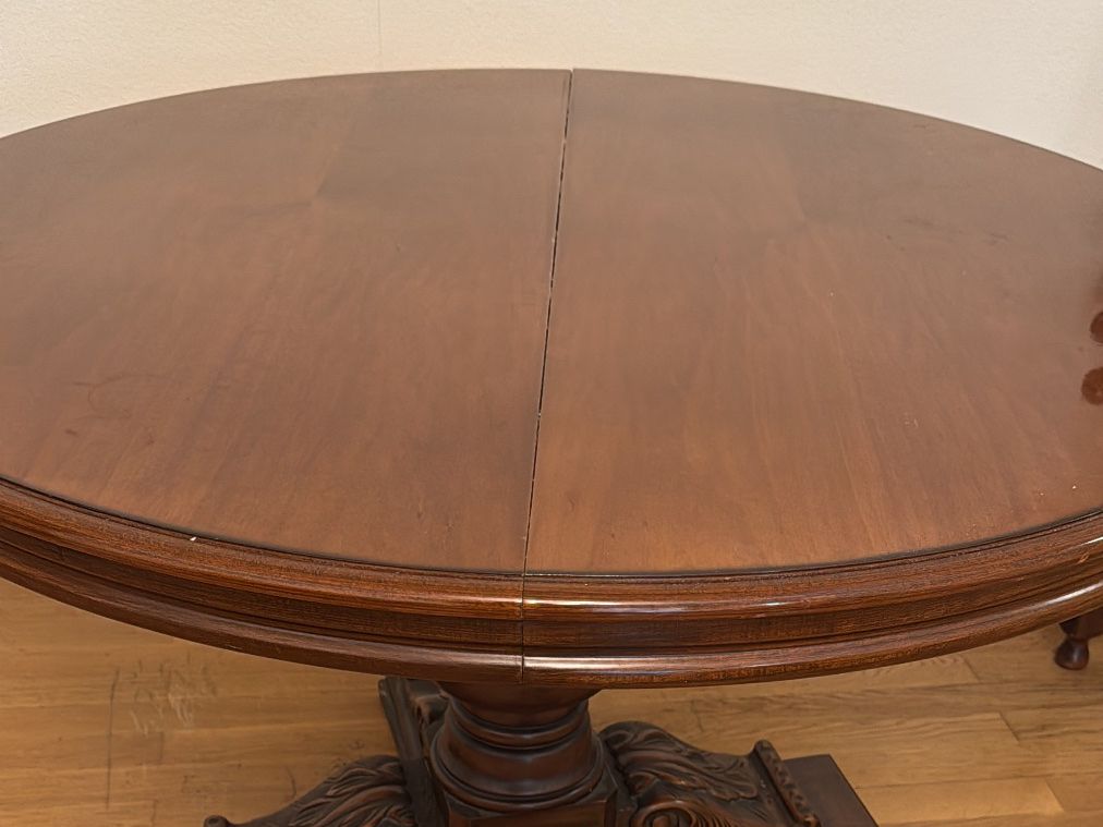 Tables: Table ronde extensible + 4 chaises – D'occasion à Vernier par mar_ybd8