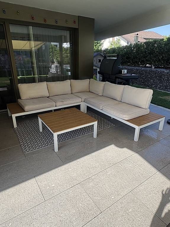 Livique Divani: Garten Lounge Set mit Tisch – Usato da Lachen SZ venduto da deamat