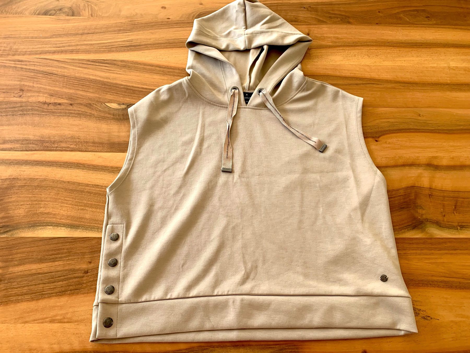 Monari Maglioni & Felpe: MONARI edler beige Kapuzen Pullunder Oversize Grösse 34 – Nuovo (secondo la descrizione) da Meiringen venduto da magnooliaa