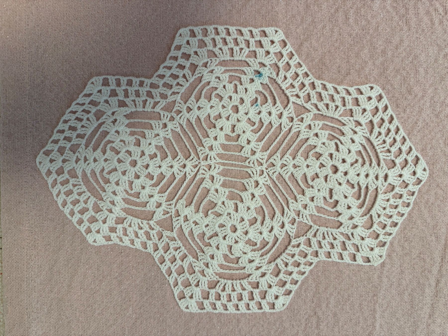 Coperte: Häkeldeckchen Spinnennetz – Usato da Zürich venduto da ThaliaL 3