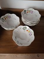 10 Schälchen mit Blumenmuster guter Zustand.