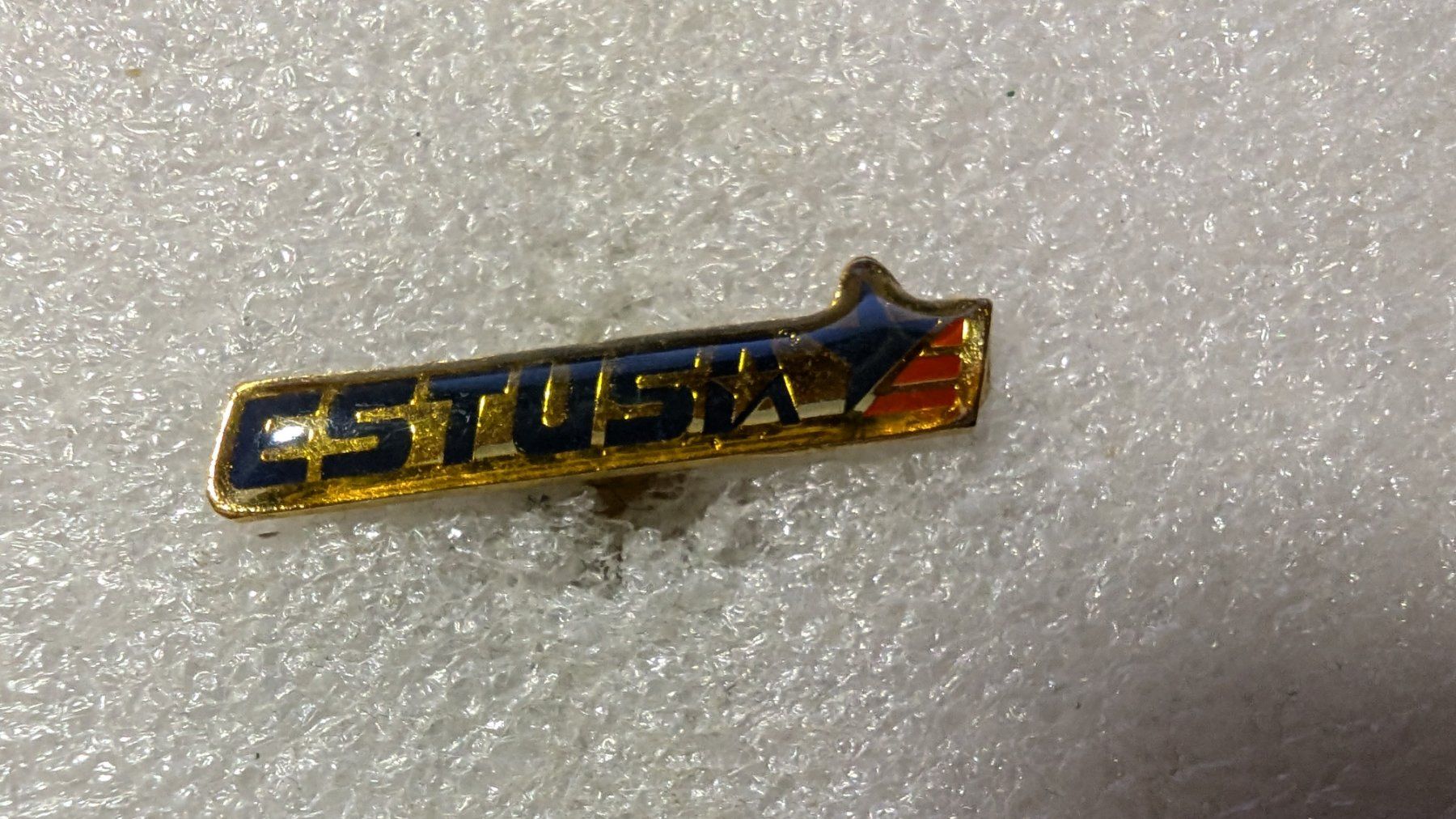Placchette & Badge: Ansteckpin 206: Estusi – Usato da Oppligen venduto da Pin-Fall-Shop