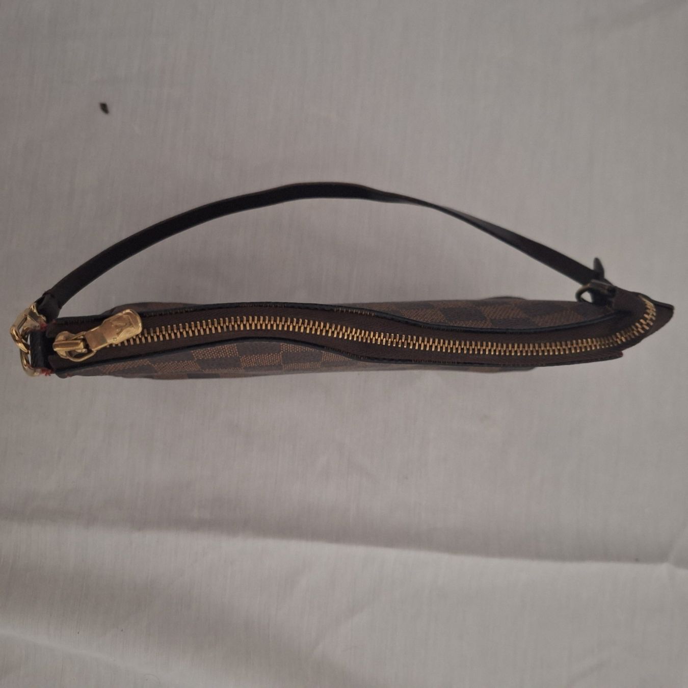 Louis Vuitton Taschen: Louis Vuitton Damier Ebene Pochette – Gebraucht aus Kilchberg ZH von mrmame 2