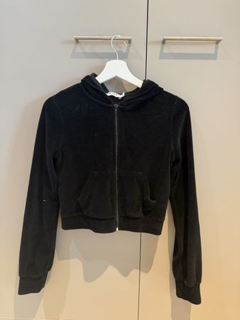 SCHWARZER CROP-HOODIE
