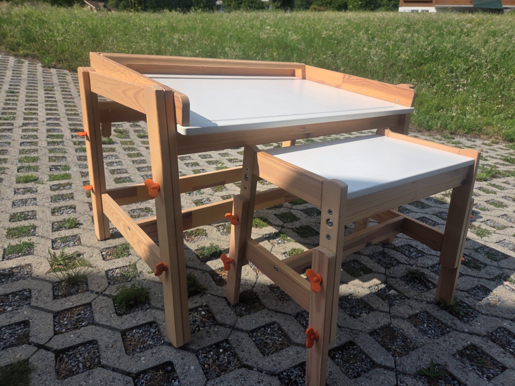 Ikea Schreibtische: Kinderschreibtisch mit Sitzbank – Gebraucht aus Brienz BE von Bopp77