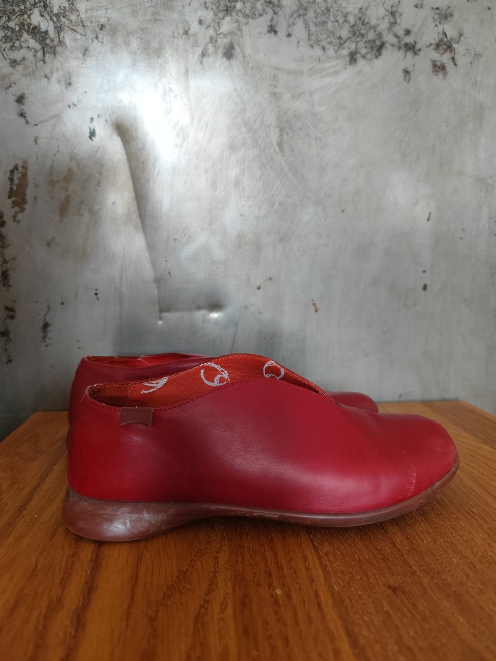 Camper Scarpe da donna: Camper Damenschuhe, Gr. 37. Rotes Leder, rote Sohle. – Usato da Zürich venduto da levi_s 2