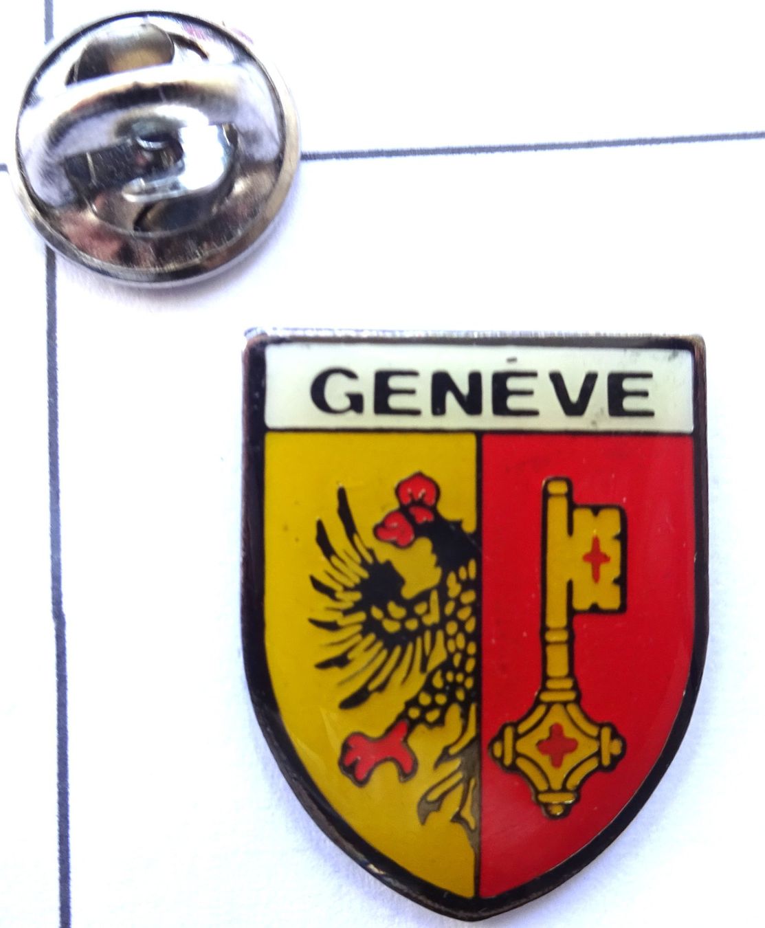 Placchette & Badge: Pin GENEVE  Genf – Usato da Utzenstorf venduto da BUtter81