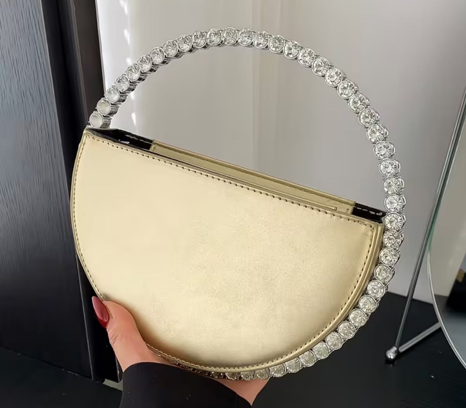 Borse da donna: Elegante Halbmond-Handtasche mit Strassgriff – Nuovo e nell'imballaggio originale da Reinach BL venduto da Deinfashion 6