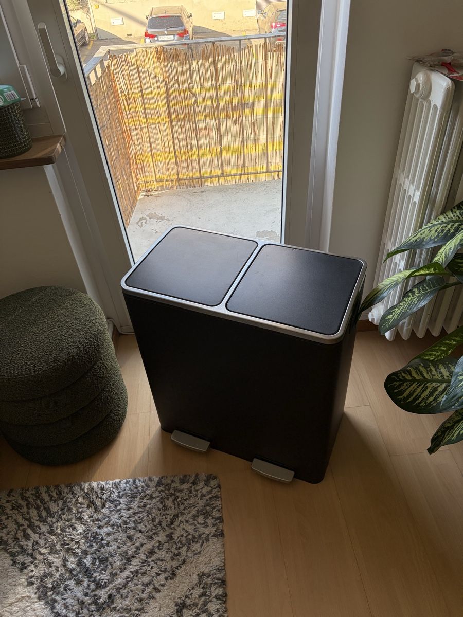 Poubelles: Trenn-Abfalleimer schwarz zwei Fächer – Neuf (Voir description) à Zürich par kis_8g7j