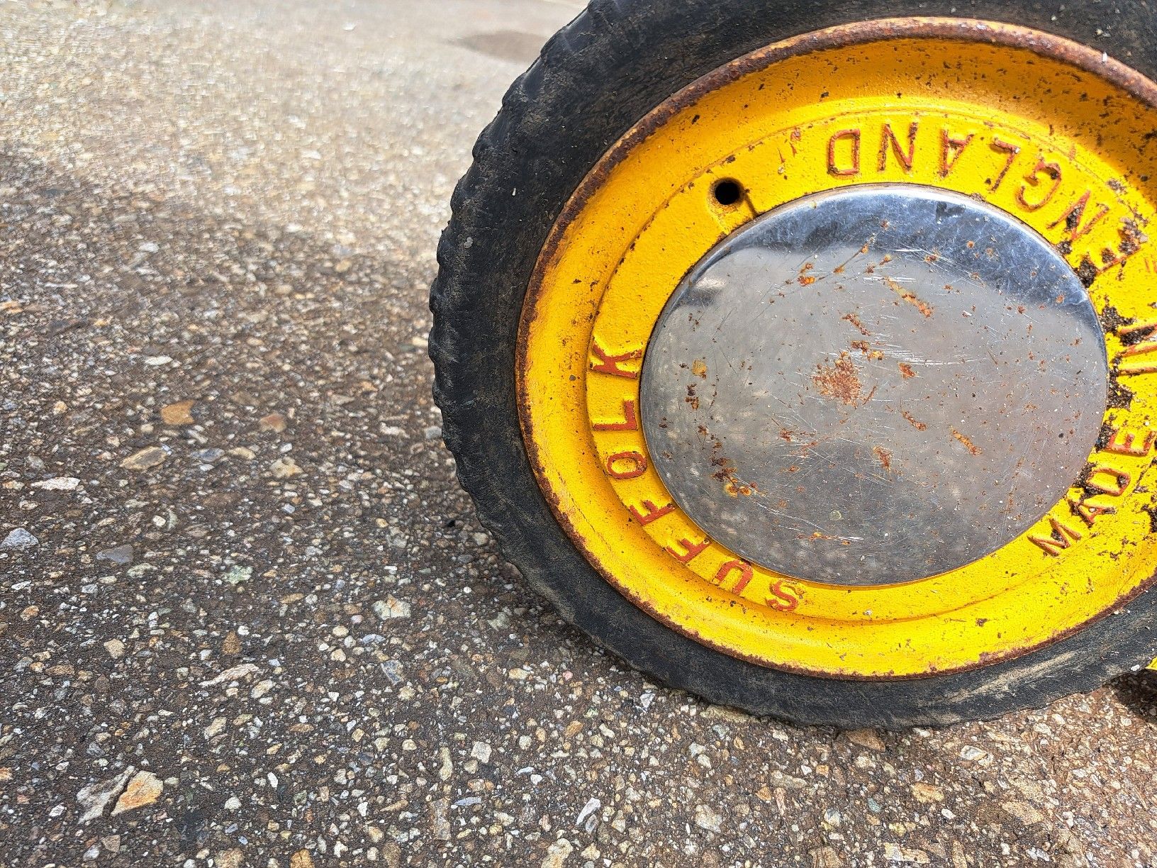 Rasenmäher: Rasenmäher Oldtimer Suffolk, England. Deko oder Arbeit? – Gebraucht aus Grossdietwil von hufi10 2