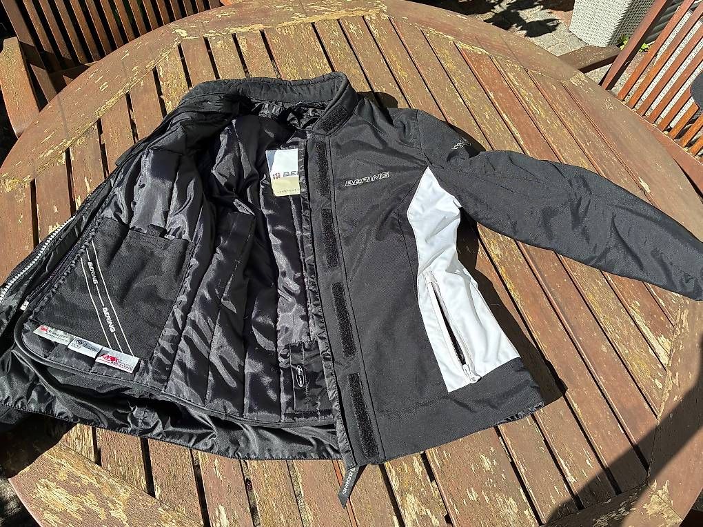 Completi & Tailleur: Motorradbekleidung Damen S/M mit Helm – Usato da Zürich venduto da gutting 1