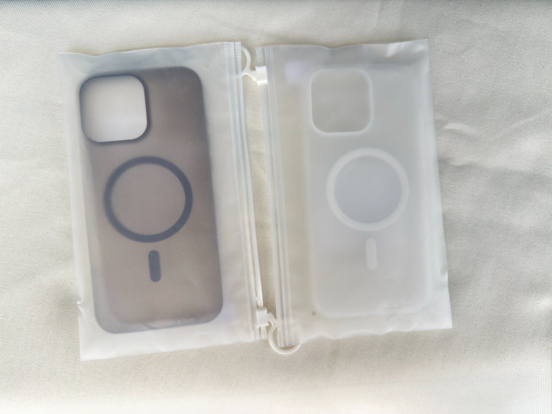 Cover & Protezioni schermo: Coque iPhone 16 Pro Translucide, iPhone 16 Pro Hülle – Nuovo e nell'imballaggio originale da Thônex venduto da Suisse.Shopping 9