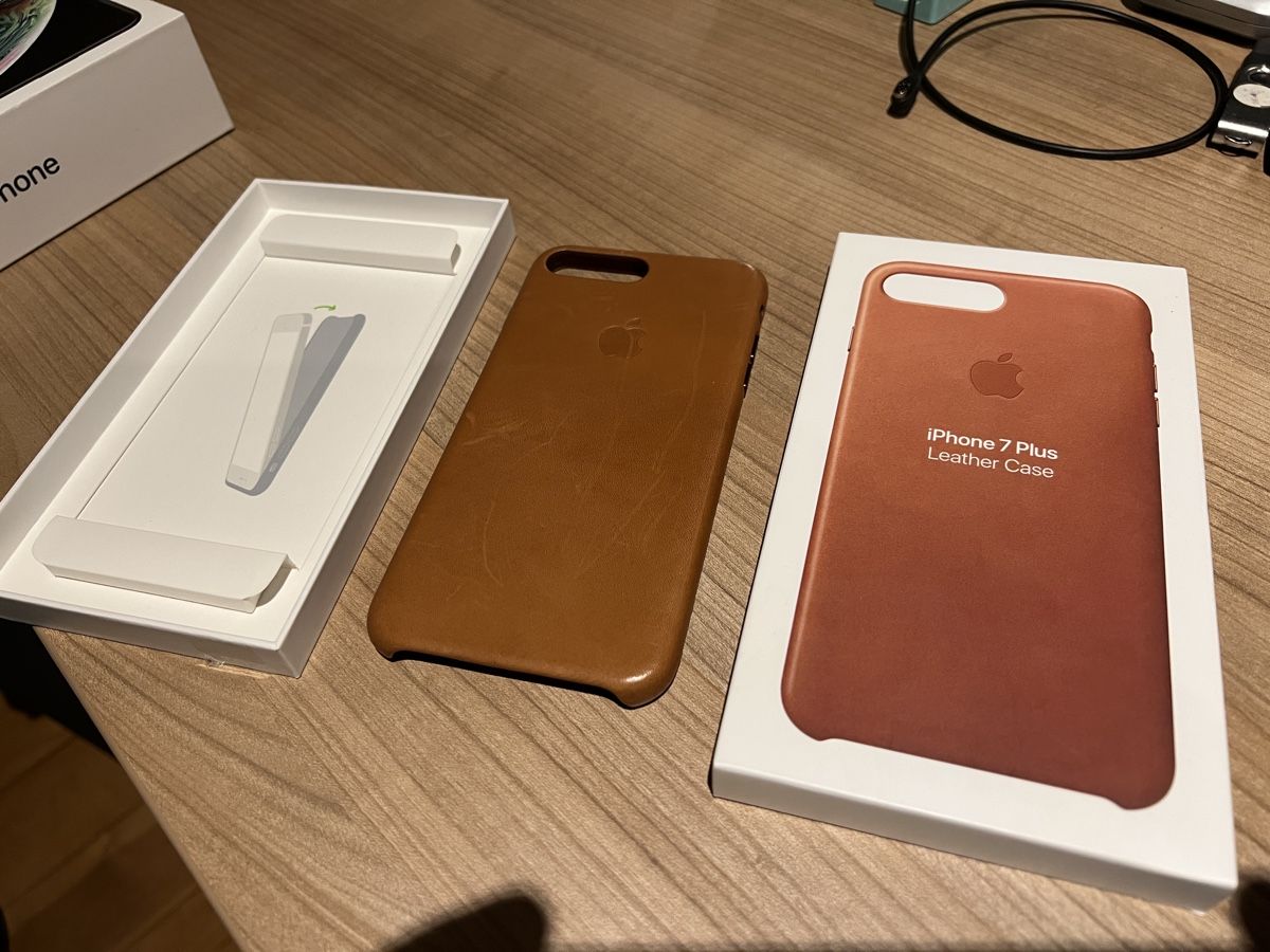 Apple Cover & Protezioni schermo: Original Apple iPhone 7 Plus Leder Case Braun – Usato da Sissach venduto da Neuzeitalt