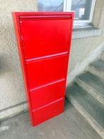 Roter Metall-Schuhschrank