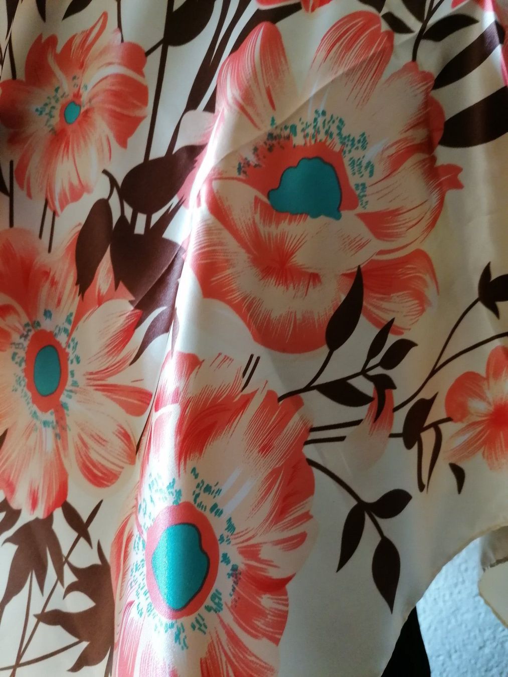 Foulards & écharpes: Schönes Seidentuch, Blumenmuster, apricot-creme – Neuf avec emballage d'origine à Zollikofen par Blackie 4