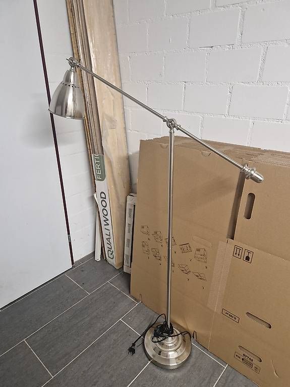 Lampade: Stehlampe silber – Usato da Luzern venduto da roe_mk6s