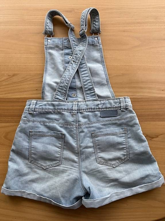 Pantaloni: Short-salopette Okaidi 10 ans.  – Usato da Genève venduto da sandram02 1