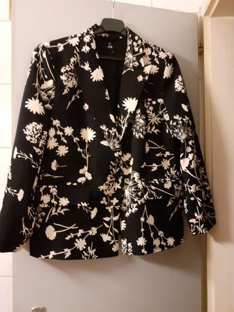 Blazer Damen C&A schwarz weiss geblümter Schnitt Grösse 42