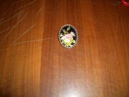 Antike Brosche oval Blumenmuster schwarz mit Rand
