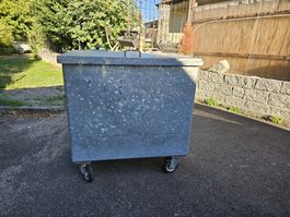 Grosser Metallcontainer verzinkt mit Rollen gebraucht