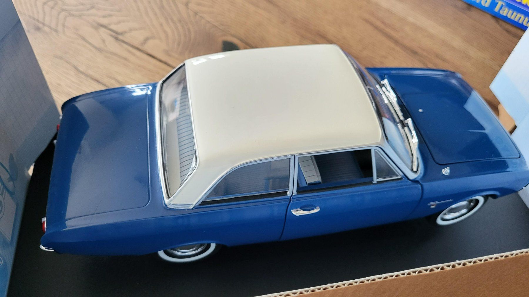 Revell Modellautos: Ford Taunus 17 M 1:18 Revell – Gebraucht aus Rothrist von Juana5 3