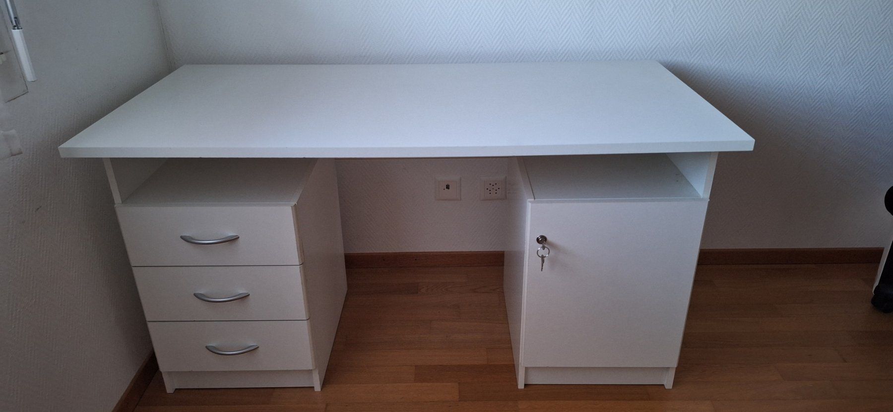 Ikea Schreibtische: bureau blanc, Ikea – Gebraucht aus Lussery-Villars von pousinete02
