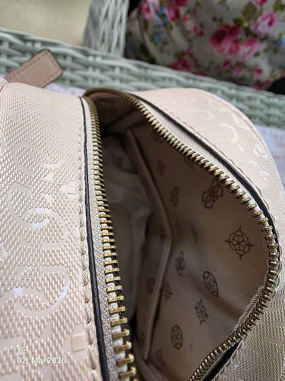 Guess Rucksäcke: Rosa Rucksack von Guess – Gebraucht aus Kloten von funkgabel 3