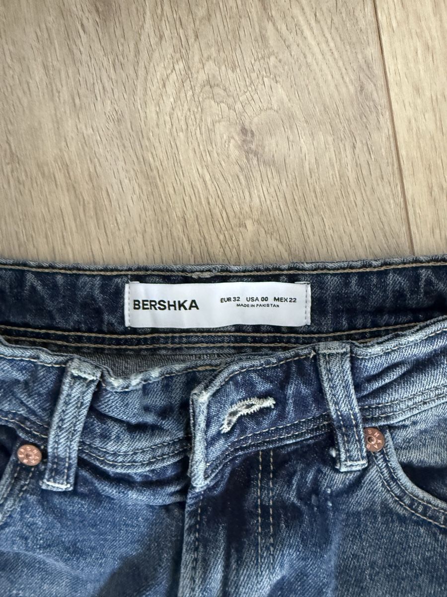 Bershka Lotti & Set di vestiti: Damen Jeans Bundle mit 6 Paar Jeans - Neu!  – Nuovo (secondo la descrizione) da Steffisburg venduto da tschakusei 4