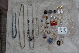 1 schönes 38 teiliges Modeschmuck Set