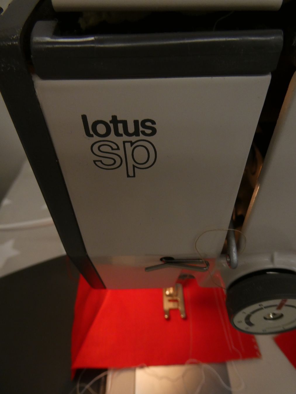 Elna Macchine da cucire: Nähmaschine Elna Lotus SP – Usato da Rafz venduto da Powacaddy 2