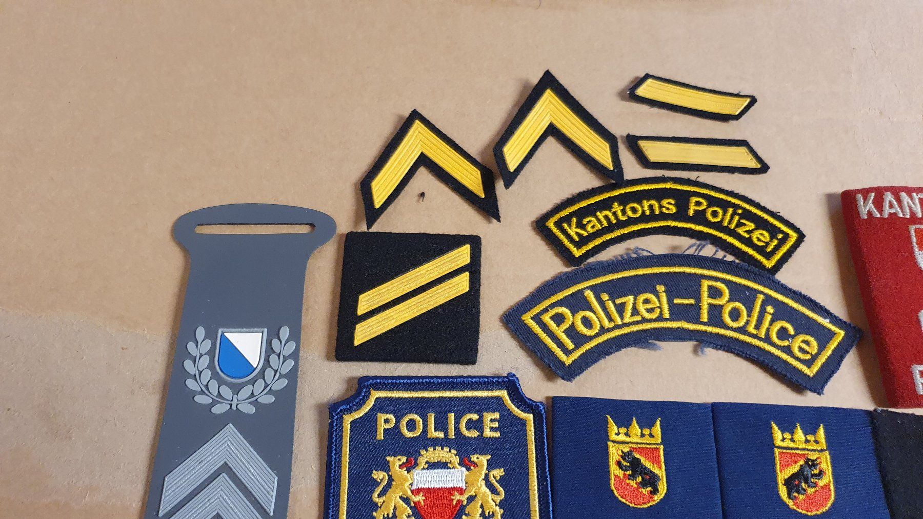 Swiss Plaketten & Abzeichen: Konvolut von diversen Polizeiabzeichen – Gebraucht aus Richigen von Auerhahn11 1