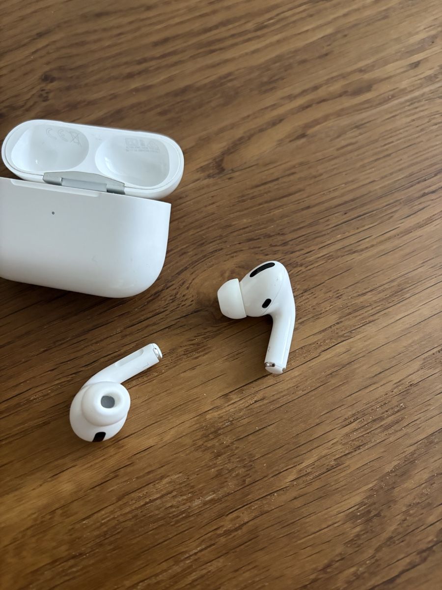 Apple Cuffie: Apple AirPods Pro mit Ladecase 1. gen – Usato da Thalwil venduto da Counterdude 6