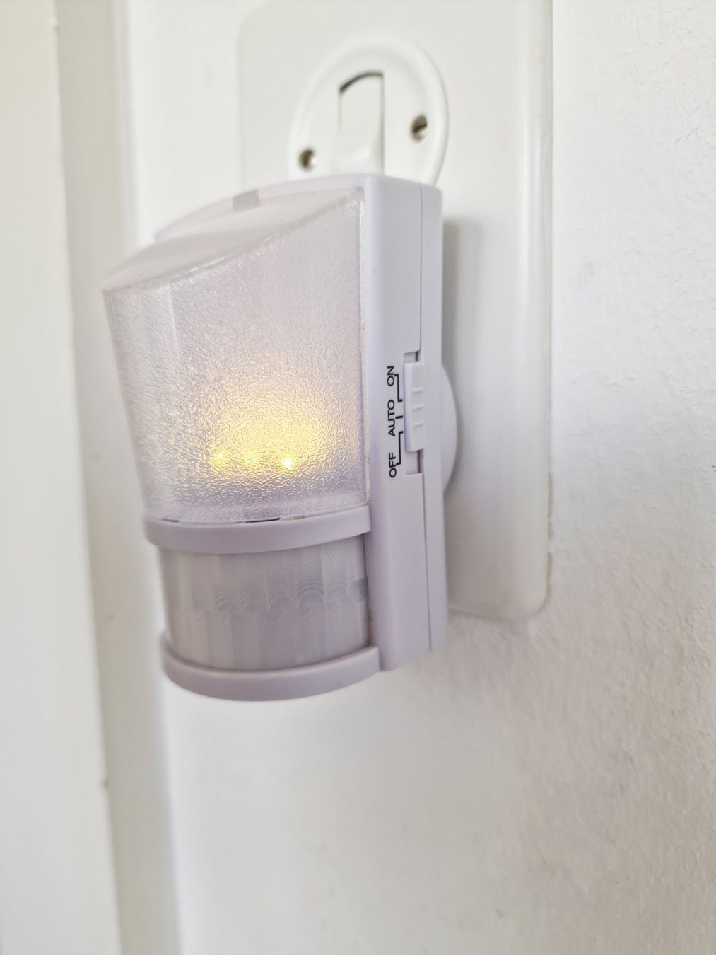 Lampes: Zwei Nachtlichter mit Bewegungsmelder – D'occasion à Hallau par CHACLA 4