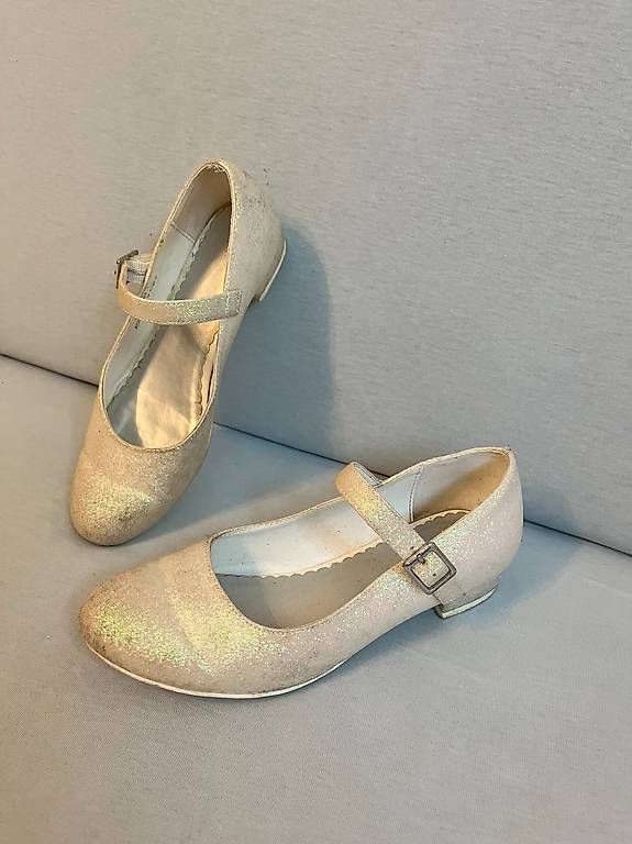 Schuhe für Mädchen: Mädchenschuhe, Grösse 34 – Gebraucht aus Bühl BE von psos