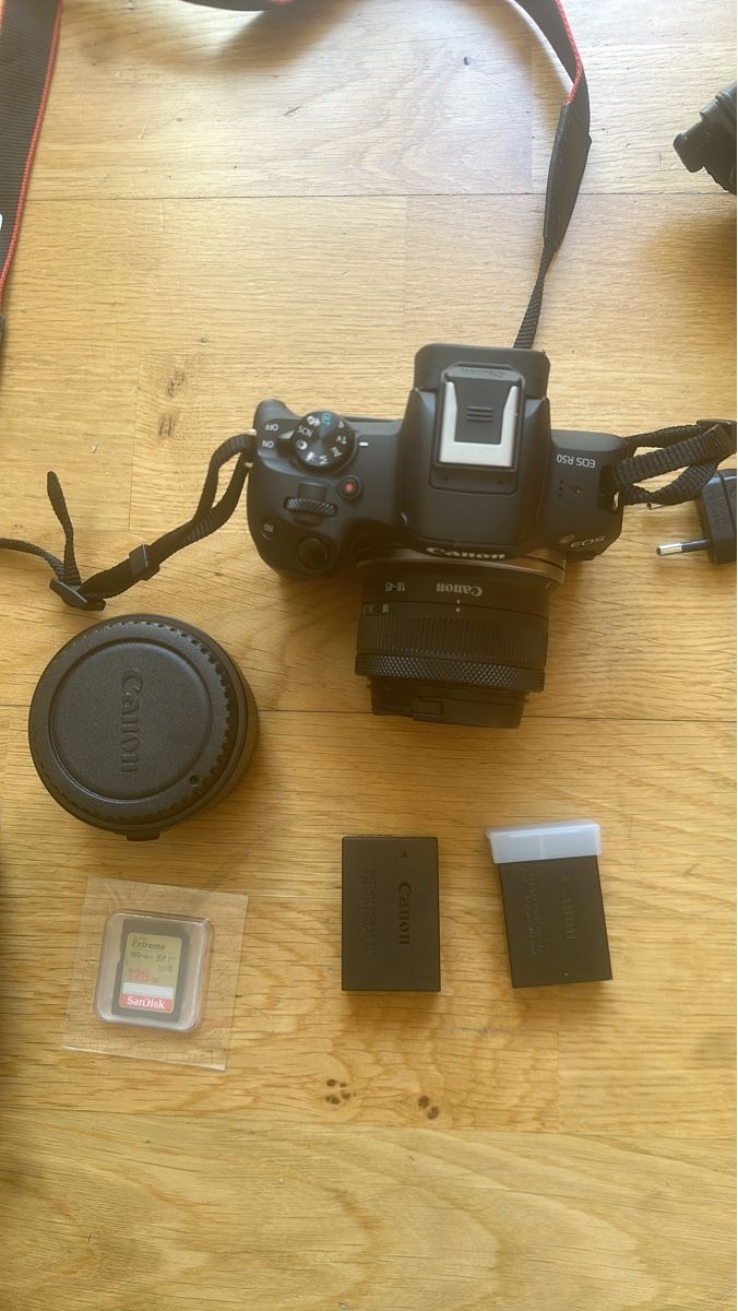Canon Fotocamera: Canon EOS R50 camera + lens + EF-EOS R adapter + Accessoires – Usato da Zürich venduto da Miko49