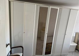 Luxuriöses Schlafzimmer-Set in elegantem Weiss (Hochglanz)