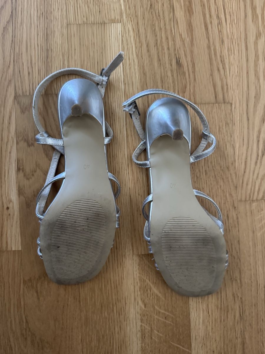 S.Oliver Damenschuhe: S.Oliver Sandalen silber – Gebraucht aus Neuenkirch von Stumb 2