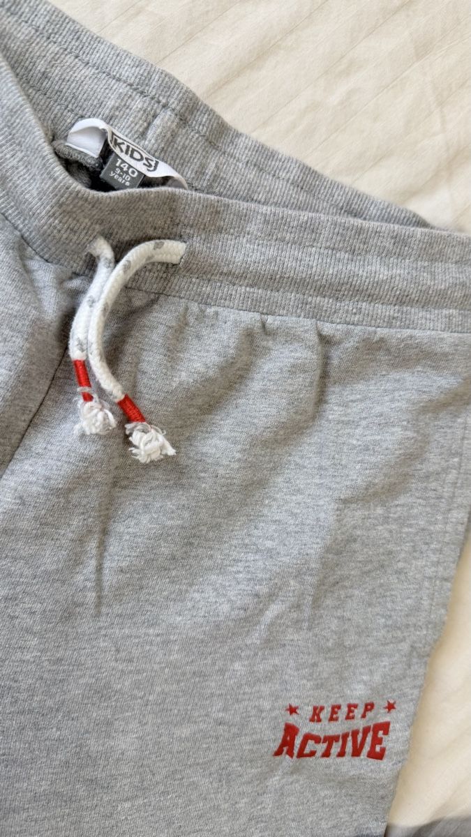 Tommy Hilfiger Lotti & Set di vestiti: Tommy Hilfiger Set (Pullover + Hose) Gr. 140/152 – Nuovo (secondo la descrizione) da Bonstetten venduto da AngelaF23 3