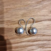 Silberohrringe Kugelform, zeitlos, elegant, neuwertig.