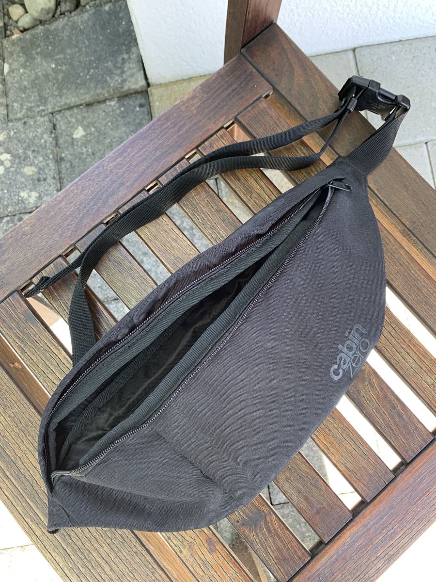 Taschen: Schwarze Cabin Zero Hüfttasche, neuwertig – Neu (gemäss Beschreibung) aus Hochfelden von mmww.97