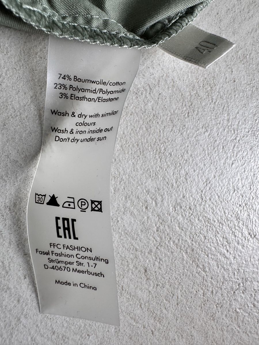 Vestiti: Hübsches khakifarbenes Kleid Gr 40 – Usato da Egg b. Zürich venduto da Kompass03 3