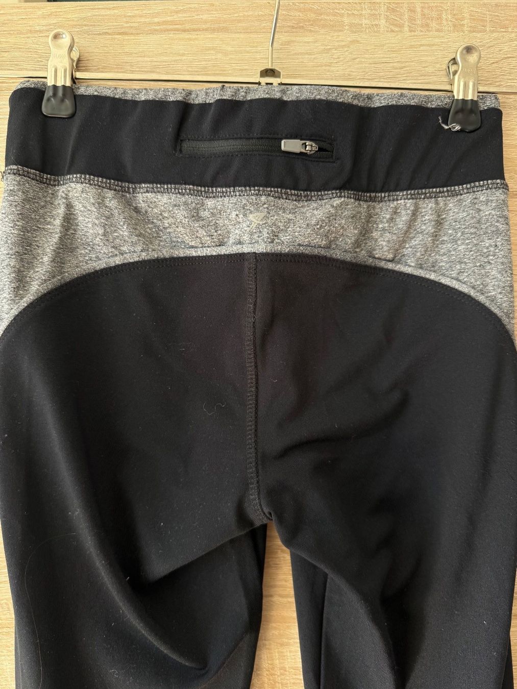 Leggings: Legging de sport noir – Usato da Montreux venduto da Izapechee 2