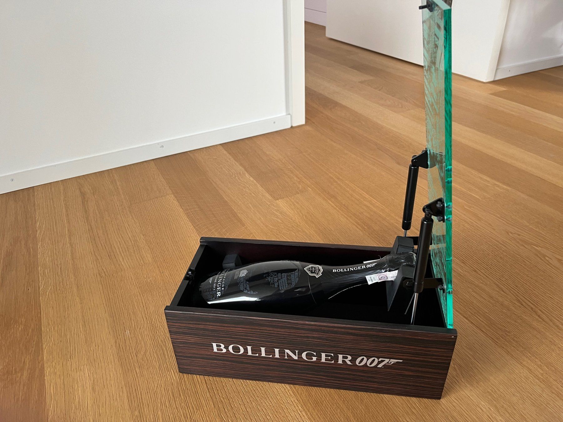 Vino: Bollinger 007 Limited Edition 2011 ungeöffnet – Nuovo (secondo la descrizione) da Basel venduto da ollo75 2