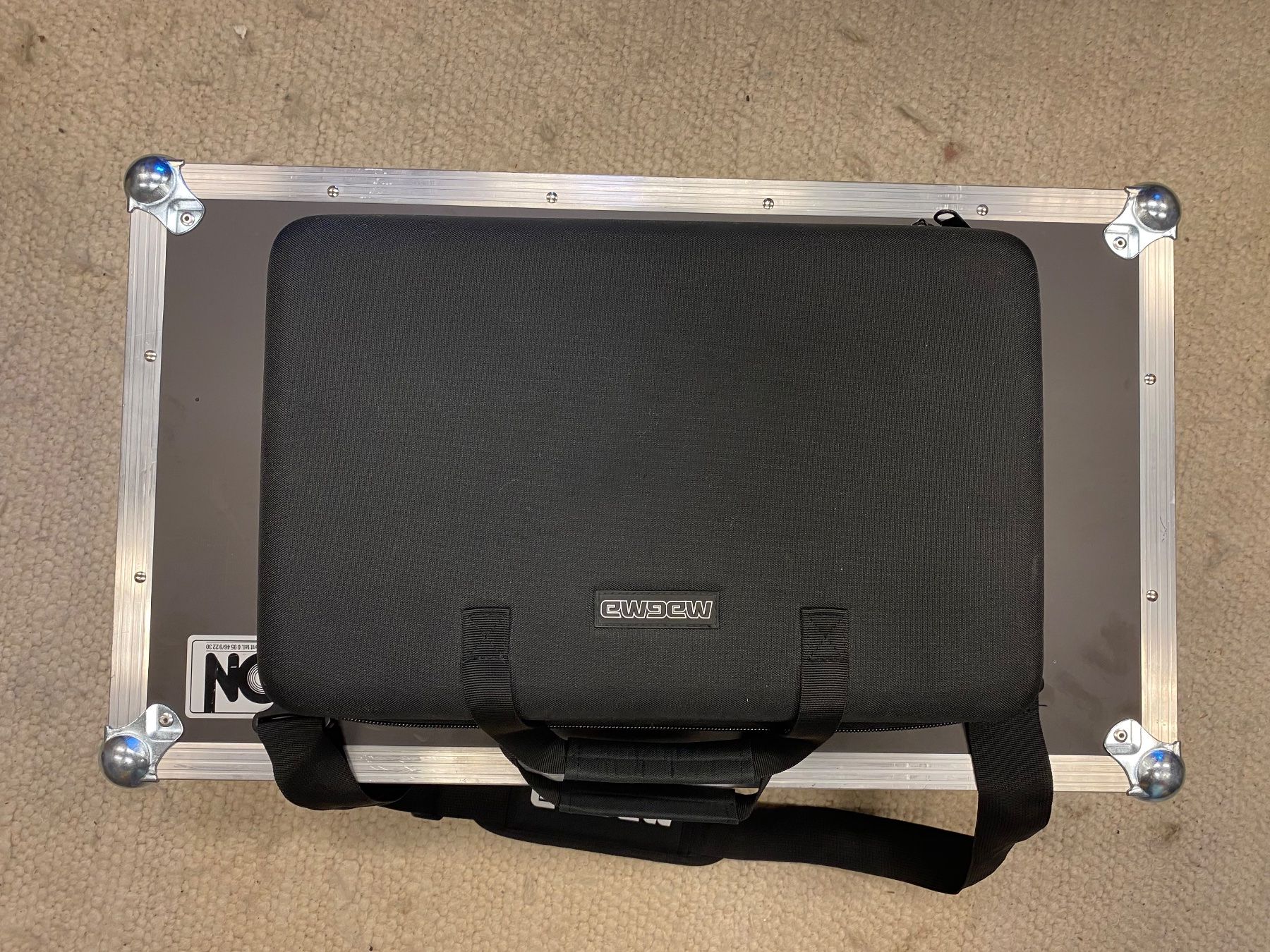 Akai Strumenti musicali: MPC Live II + SSD 500GB + Magma Case + Stand + MPC Pro Pack – Nuovo (secondo la descrizione) da fribourg venduto da sylvain98 5