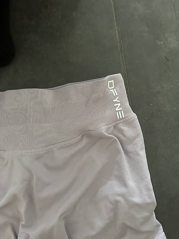 Leggings: DFYNE Shorts  – Usato da Basel venduto da pau_s6pv
