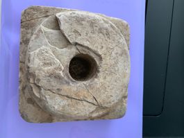 Antiker chinesischer Statuensockel – Kalkstein Wabi-Sabi