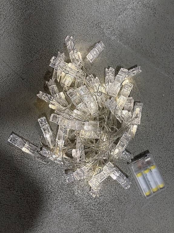 Lichterketten & Leisten: LEDLichterkette mit transparenten Klammern – Gebraucht aus Affoltern am Albis von NKretzschmar