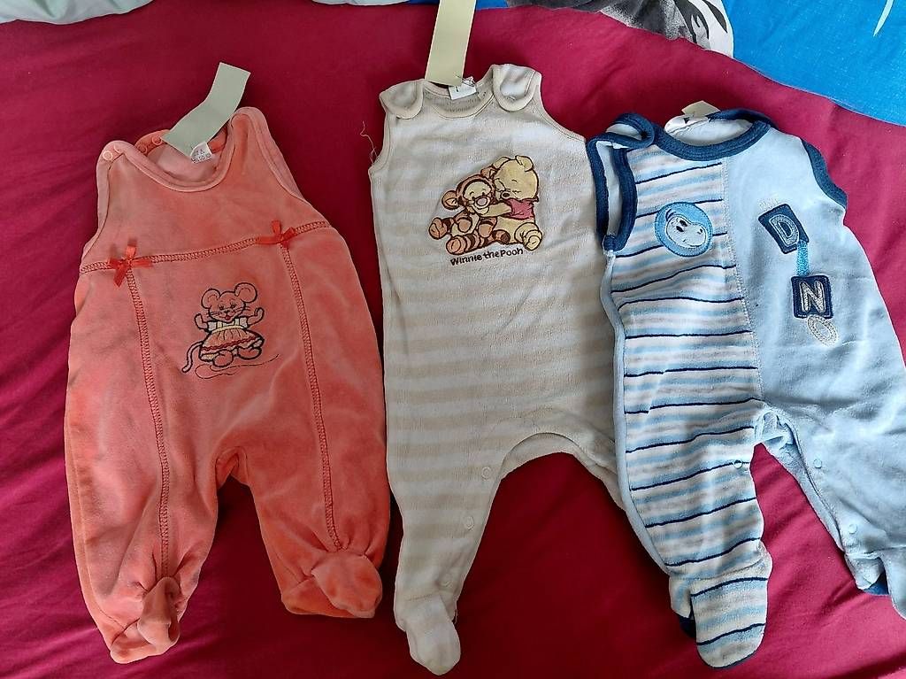 Lotti & Set di vestiti: 3 Paar Hosen, 3 Strampler gr. 50/56 – Usato da Ostermundigen venduto da deb1deb1