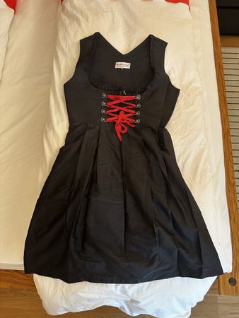 Elegantes Original-Dirndl von Steindl – ungetragen&komplett