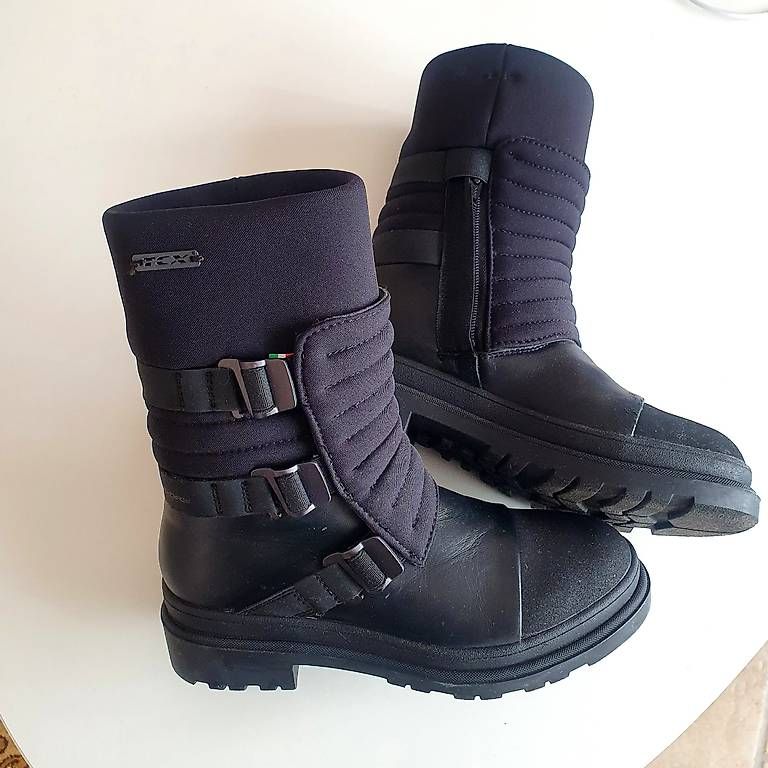Scarpe da donna: Stivali da moto - Donna – Usato da Mendrisio venduto da Dade-xd